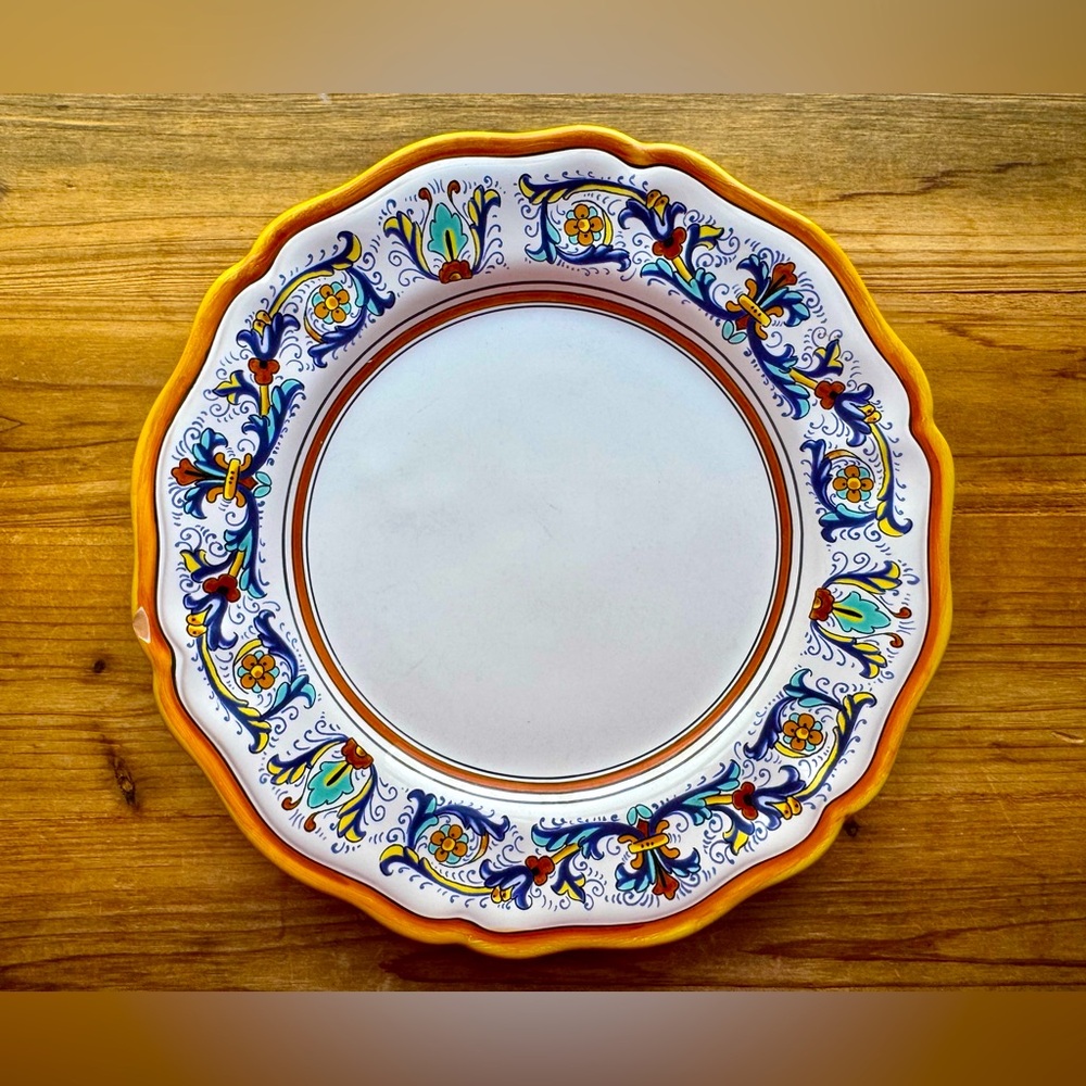 SUR LA TABLE Deruta Dinner Plate Floral Scrolls